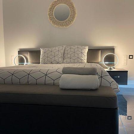 Salies-de-Béarn Appartement Hors Du Commun Avec Son Jacuzzi מראה חיצוני תמונה