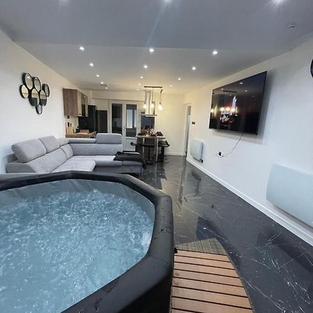 Salies-de-Béarn Appartement Hors Du Commun Avec Son Jacuzzi מראה חיצוני תמונה