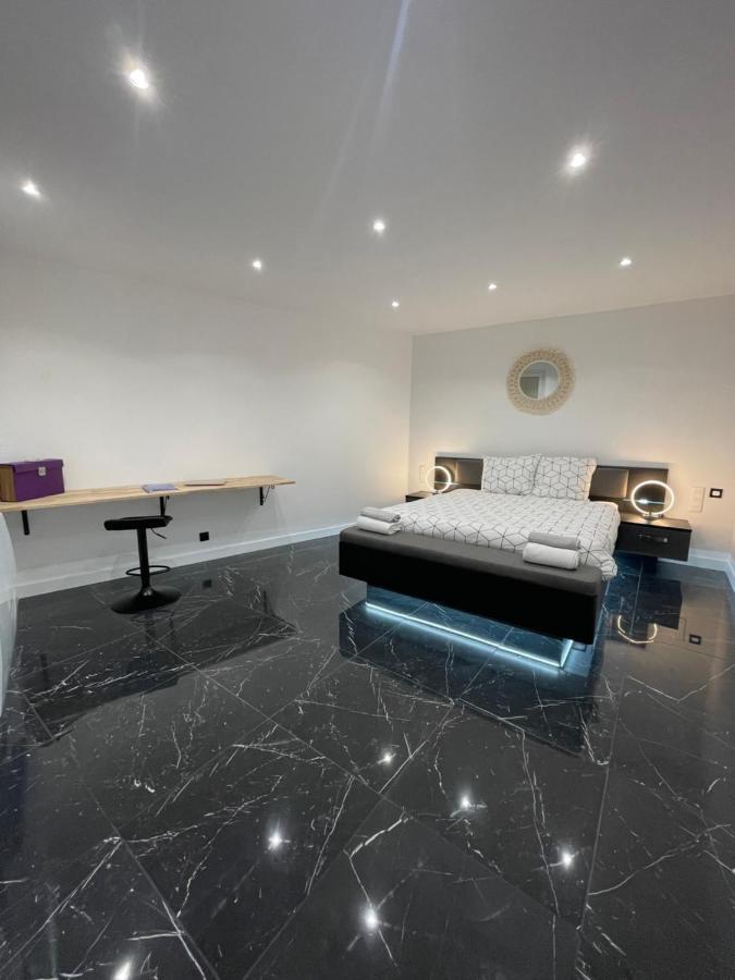 Salies-de-Béarn Appartement Hors Du Commun Avec Son Jacuzzi מראה חיצוני תמונה