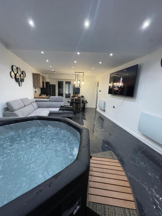 Salies-de-Béarn Appartement Hors Du Commun Avec Son Jacuzzi מראה חיצוני תמונה